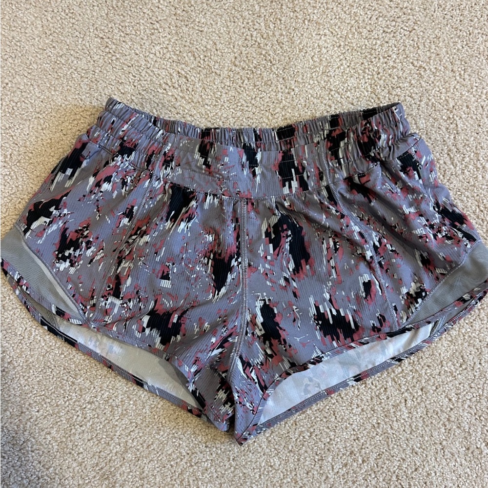 Lululemon hotty hot shorts 2.5 inch
